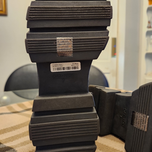 Oak & Fort Black Leather Bootie. - Picture 2 of 8